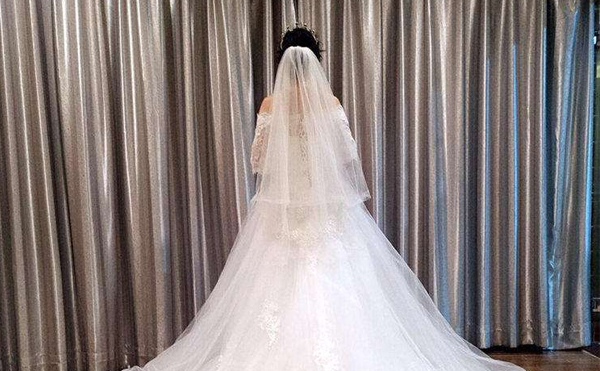 南阳婚礼跟妆公司发现大多数准新娘都会忽略掉出门纱的造型