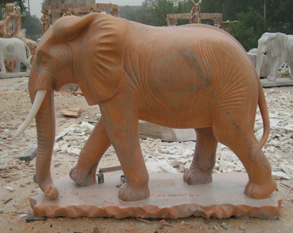 是什么原因导致石雕大象损害？