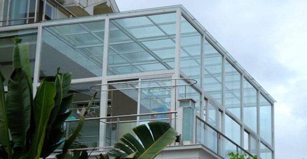 河南钢化玻璃挑选的标准以及使用钢化玻璃注意事项
