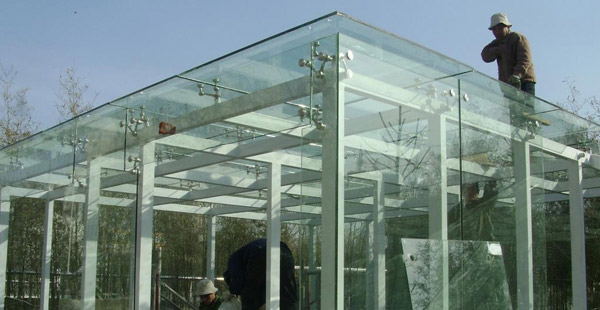 轻钢玻璃雨棚常用什么玻璃做的呢