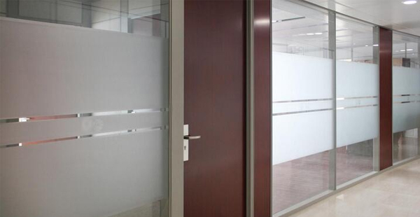 辦公室玻璃隔斷設計風格的重要性！