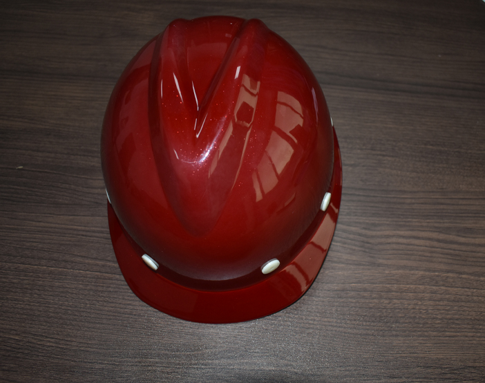 深紅色V字型頭盔