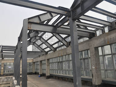 钢结构构件或连接构件具有任意的可加工性。