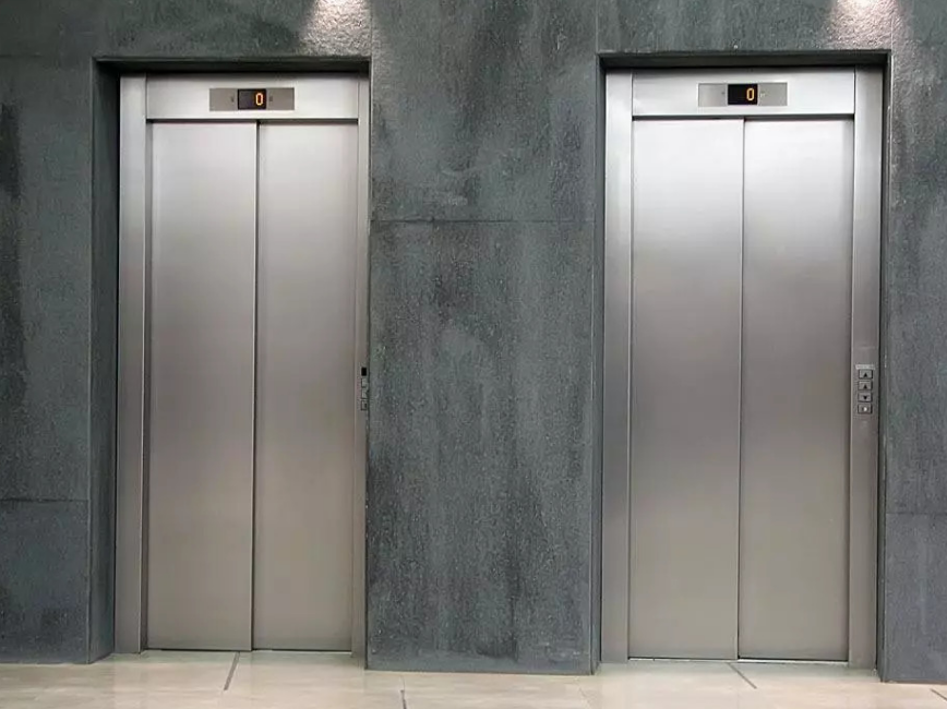 奥的斯别墅电梯在运行中突然停电会有危险吗？