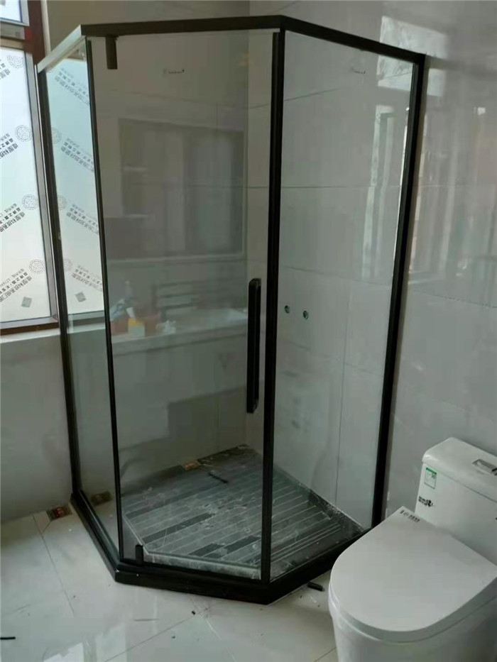 不锈钢淋浴房隔断与铝合金淋浴房隔断的区别讲解