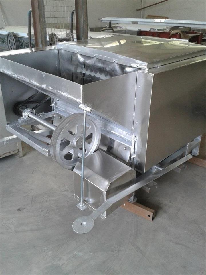 屠宰机械 由潍坊翱翔食品机械供应 质量优 操作安全简单