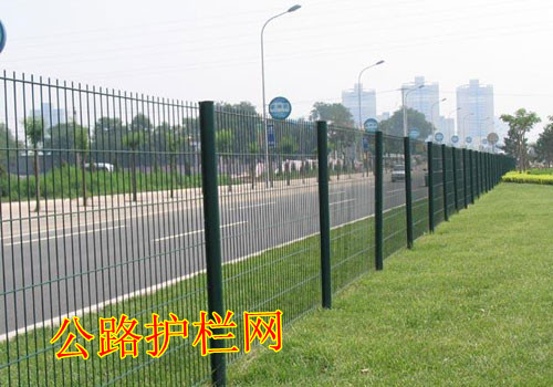 安全防护铁丝网-公路护栏网结构简练、美观实用