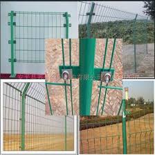 郑州双边丝护栏网厂家、双边丝护栏网结构简朴造价低