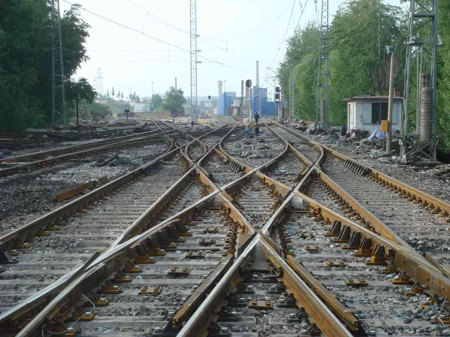 为什么需要长期养护铁路道岔