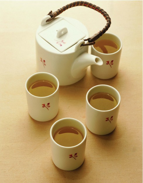 现在在工作之余都喜欢泡茶，而如何挑选公司，个人最适合的茶具，德化陶瓷茶具