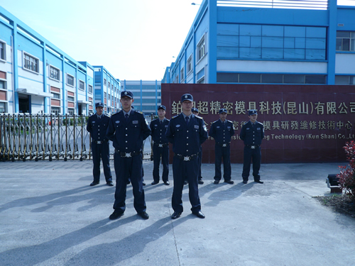 昆山保安服务公司为了加强保安队员的消防安全意识进行消防演习