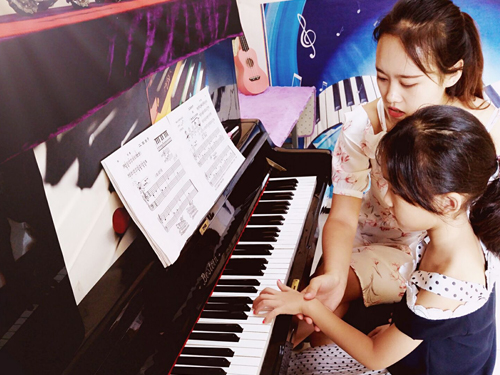 少儿钢琴培训年龄越小越好，并非绝对！