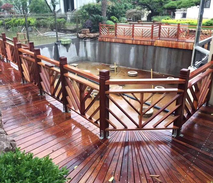广元你知道庭院花园阳台应该如何选购成都防腐木地板吗?