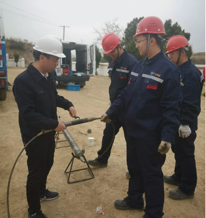 脉冲压裂致密砂岩油水井增产增注技术研究与试验项目首验成功