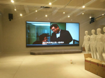 重庆解放碑锡霸科技有限公司会议室室内LED显示屏P2.5全彩