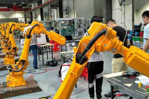 哪种类型的工业机器人市场增长最快