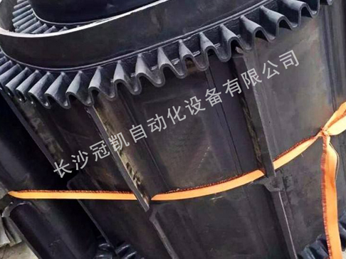 大倾角裙边输送带