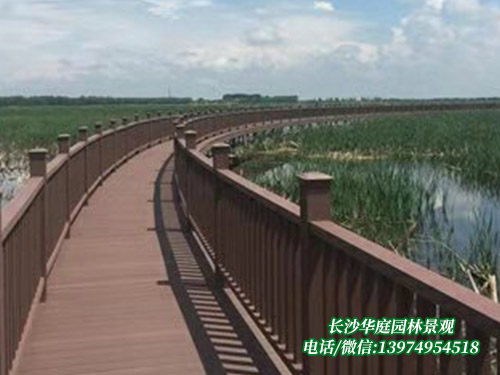 室外陽臺也可用防腐木地板？