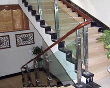 西安楼梯玻璃配件在使用时要注意的问题