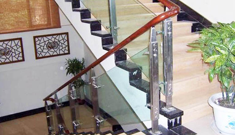 西安楼梯立柱配件,复式楼钢木楼梯怎么安装?