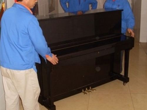 长沙钢琴搬运公司告诉您在长沙搬家时如何打包搬运钢琴。