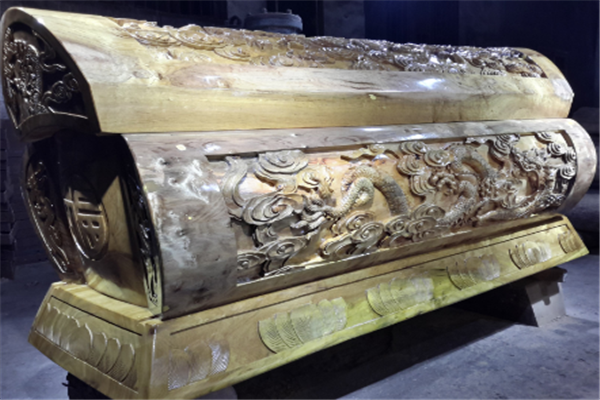 襄阳棺材制作告诉你红木棺材上面的龙凤图案代表的是什么意思