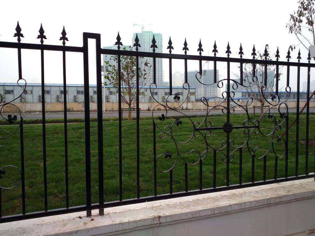 济南/青岛安装铁艺护栏时要注意哪些问题