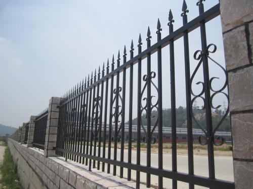 杭州/潍坊为大家介绍六种铁艺护栏的知识点