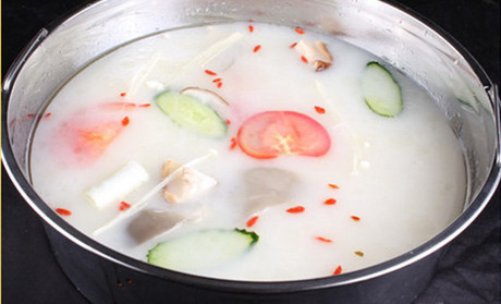 安徽火锅加盟--汤汁鲜亮的三鲜火锅