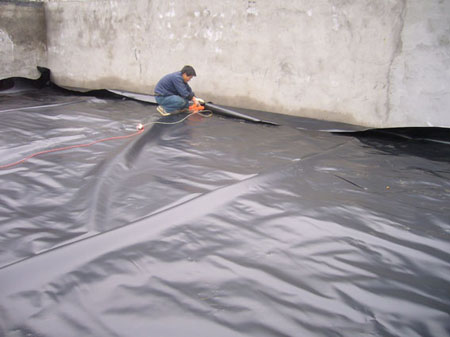 覆膜防水毯膨润土防水毯施工请求具体介绍