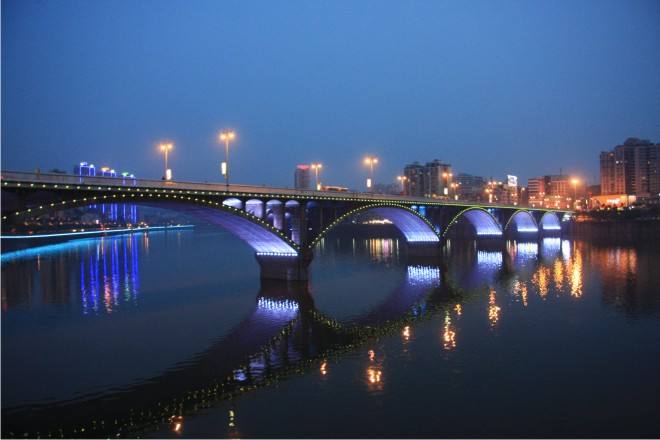 如何让桥梁亮化工程在夜晚绽放美丽光芒