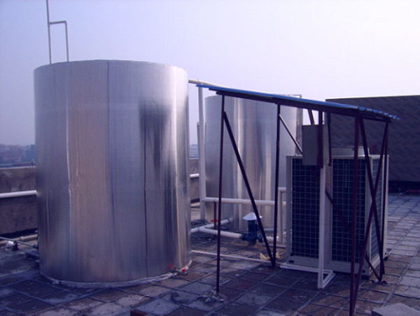 荆州学校热水工程配套服务商告诉您荆州空气能水器与太阳能热水器有什么区别？