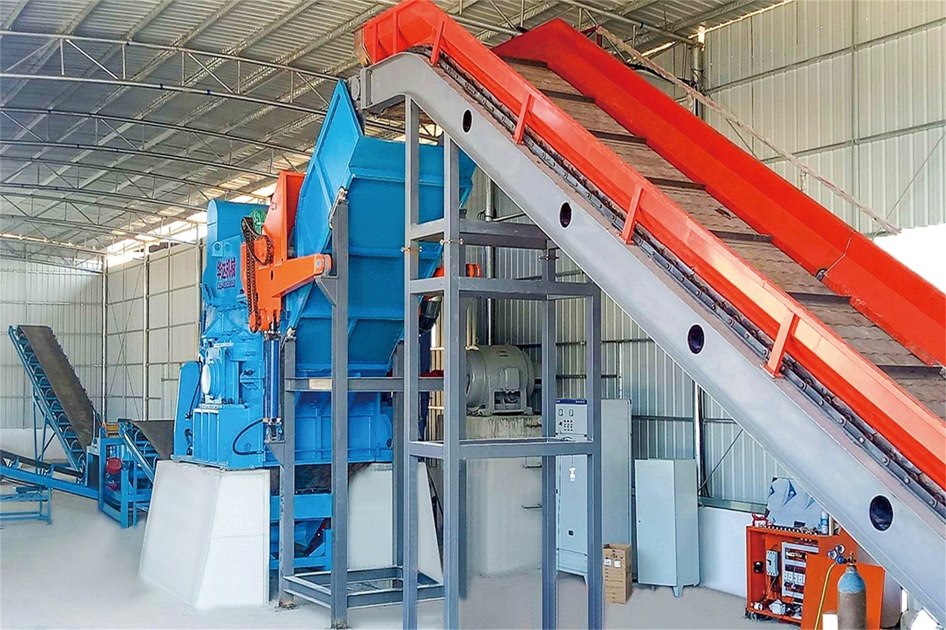 Waste steel crushing recycling production line