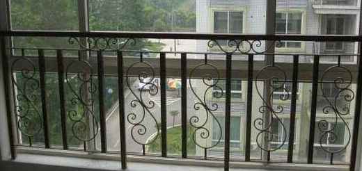 阜新/辽阳讲解一下阳台铝艺护栏玻璃底座立柱安装要点