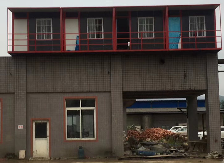 樂山蘇稽鎮農村自建房樓上改造住人集裝箱房