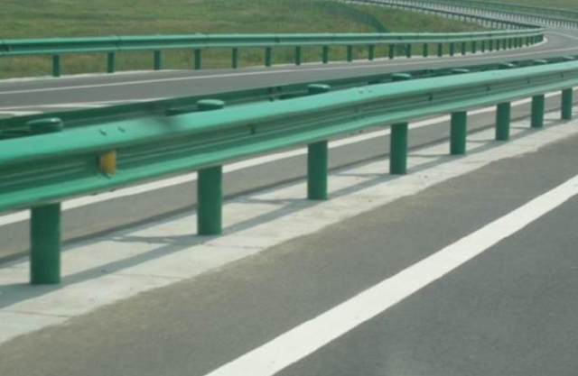 什么是高速公路护栏网贵州护栏网与你介绍
