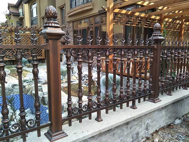 讲解一下铝艺阳台栏杆发展的特点及看法