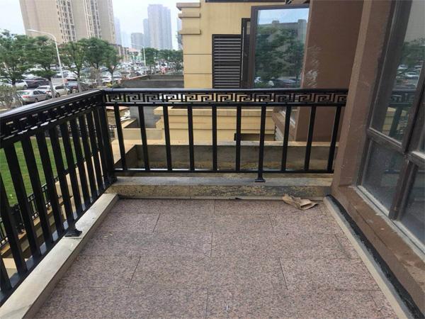 黑龙江/哈尔滨为什么要选择铝艺阳台护杆？