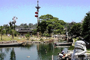苏州旅游景点最好吃的要以太湖银鱼和莼菜和珍珠以及阳澄湖大闸蟹闻名遐迩