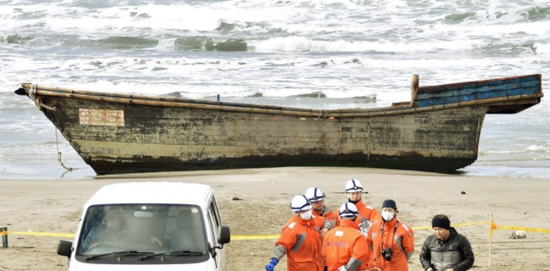 日本海岸现幽灵船8具尸体已腐烂：深圳龙华研磨材料公司报道