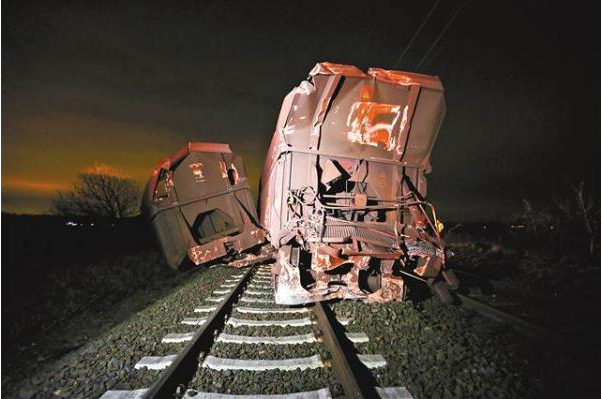 自动化喷涂设备报道称德火车撞不明物体查明是