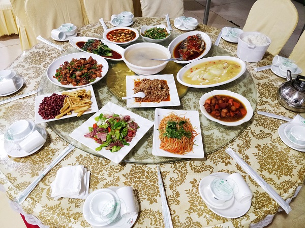 来昆明避暑可以到二龙湖休闲度假山庄