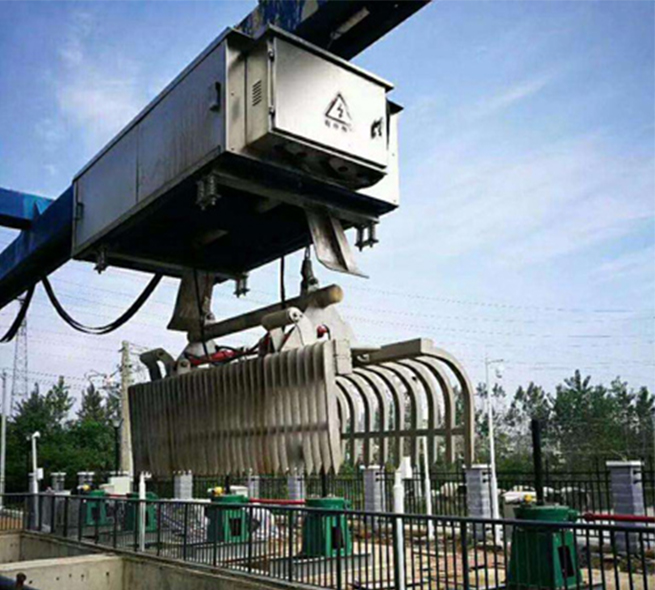 移動抓斗清污機