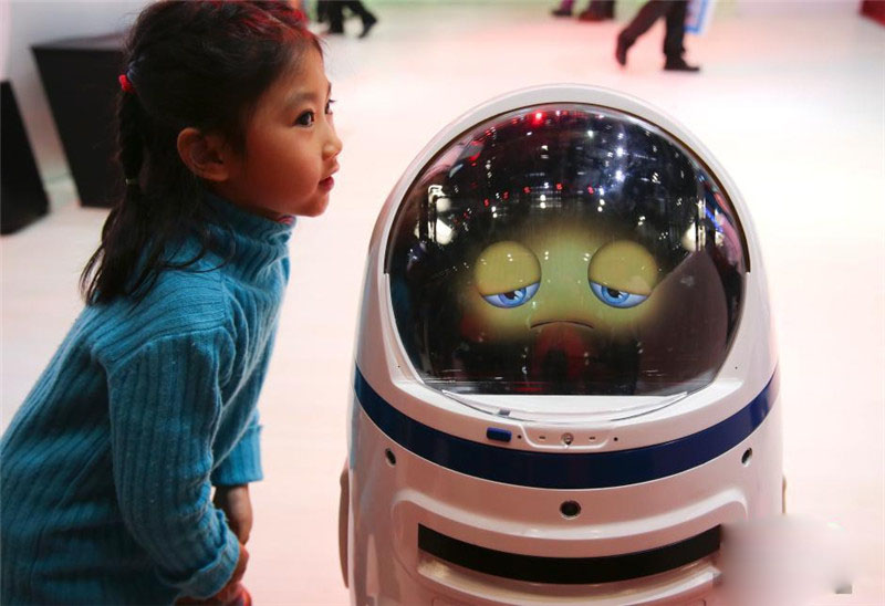 现在的孩子有福了助教机器人来帮你解决学习中的一切疑难问题