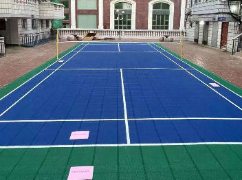山海观花园小区羽毛球场