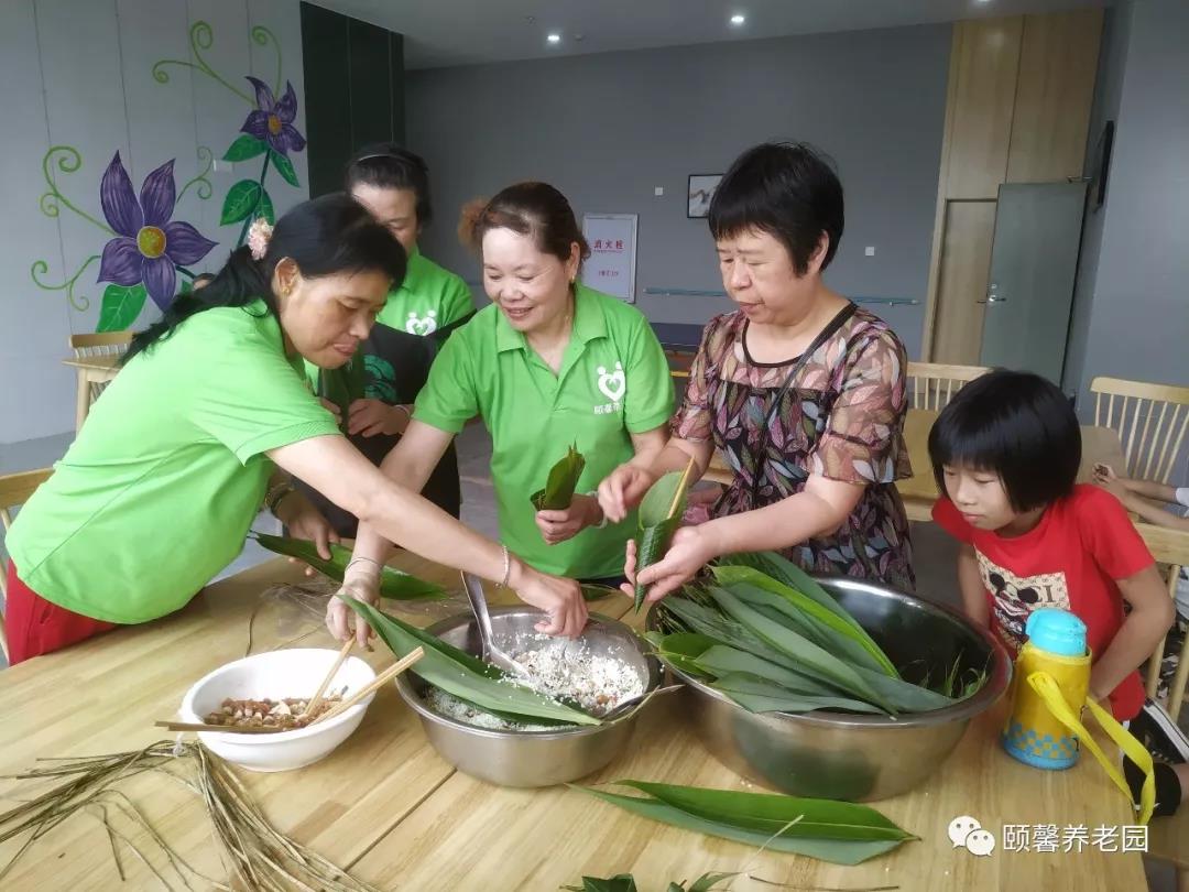 就中国进入双航母时代这件事福州养老康复中心感到很骄傲！