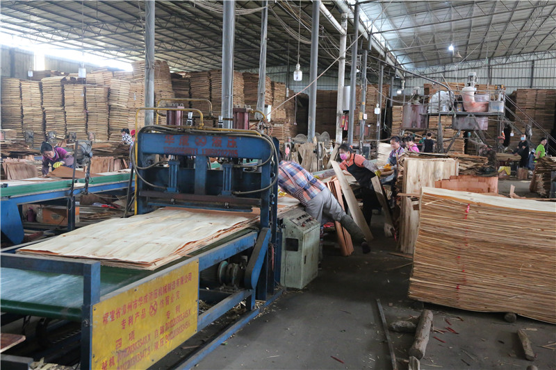 桂林专业生产胶合板_免漆生态板_建筑模板厂家就是它