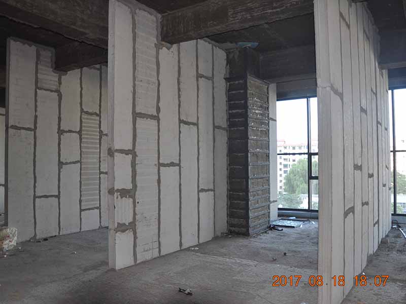 智慧綠洲國際輕質隔墻板施工現場
