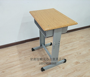 学校升降课桌椅