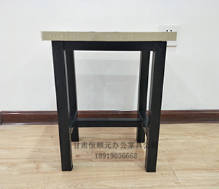甘肃钢木学生课桌椅